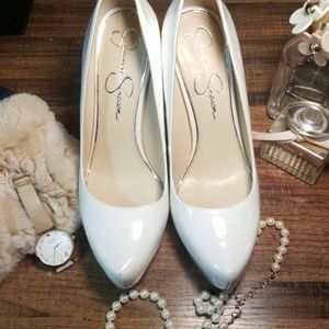 Jessica Simpson sexy white pumps